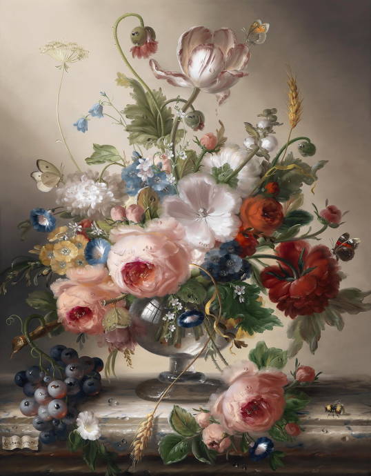 Натюрморт из цветов в стеклянной вазе и шмеля / Хильдегард Швамбергер - Hildegard Schwammberger